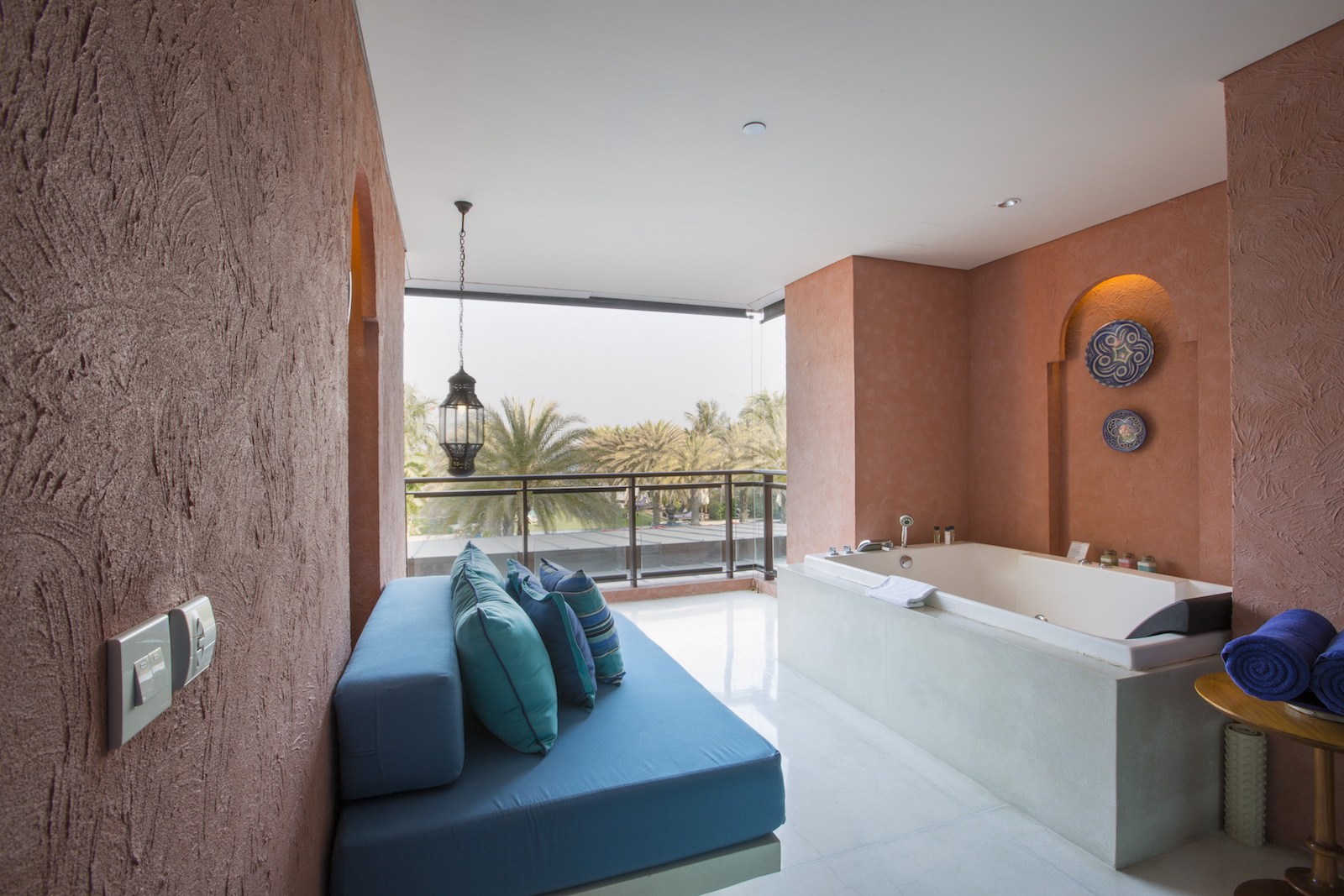Oceanfront Suite Balcony Jacuzzi