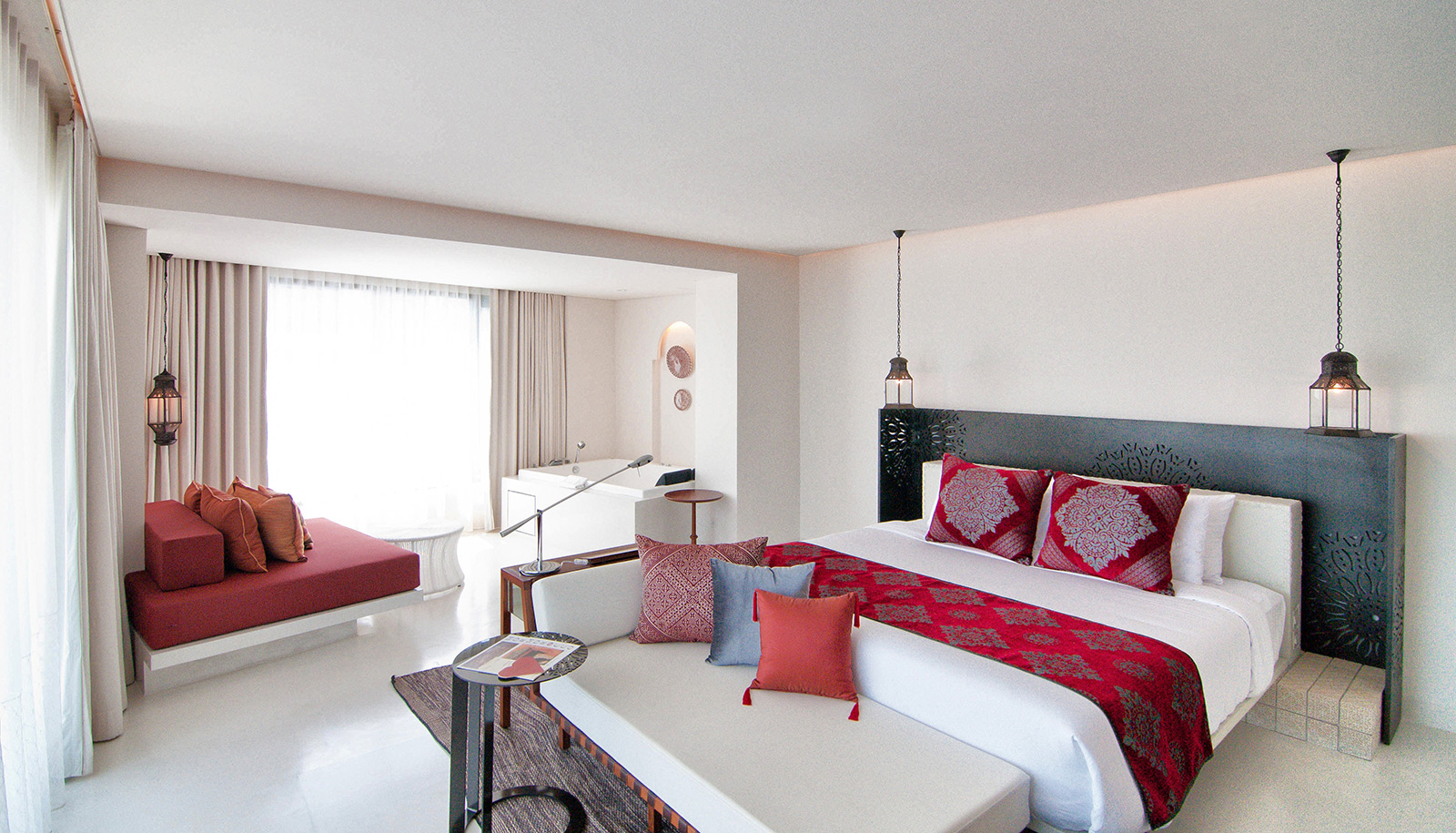 Oceanfront Suite In-Bedroom Jacuzzi