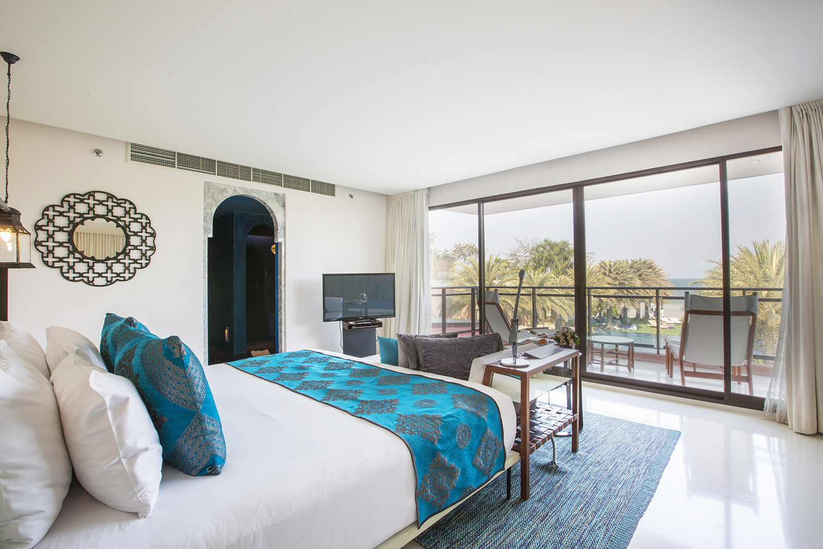 Oceanfront Suite In-Bedroom Jacuzzi